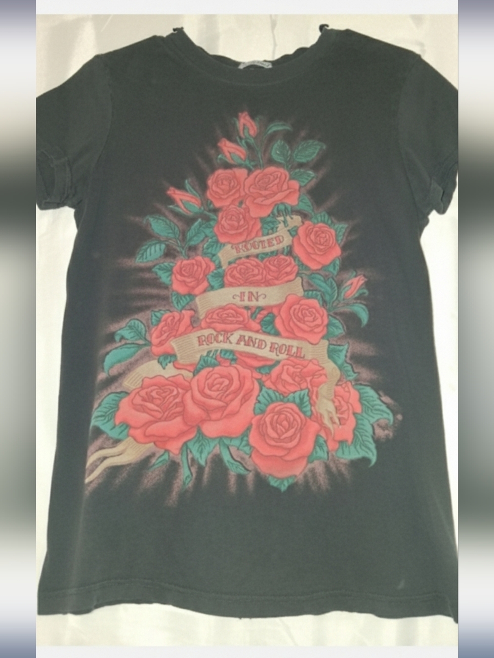 Y2k Lucky Brand Charcoal Tee with Tattoo Red Roses